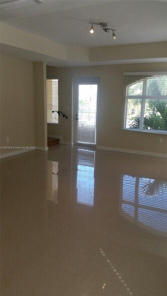 Building Photo - 18429 NE 28th Ave