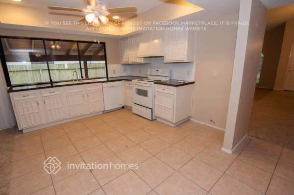 Building Photo - 18110 Navajo Trail Dr