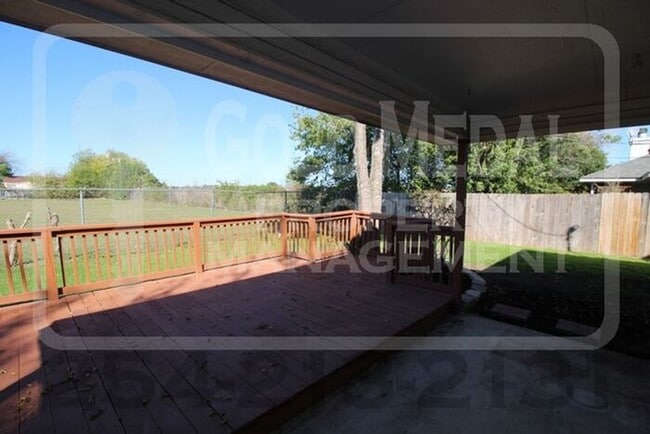 Building Photo - Lisa Lane Living – Simple, Smart & Ready for You!