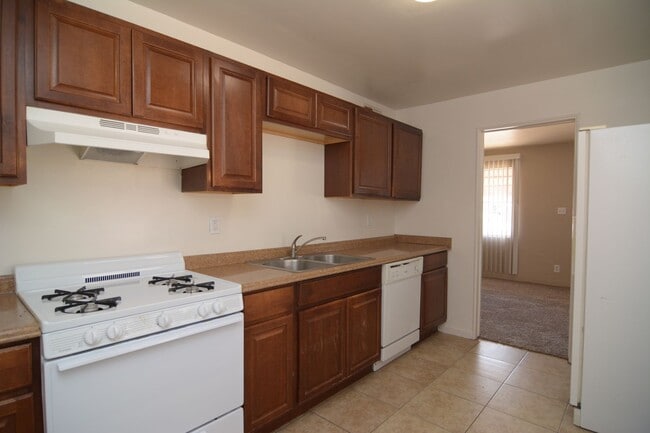 Building Photo - Charming Remodeled 2 Bedroom 1 Bath Home! ...