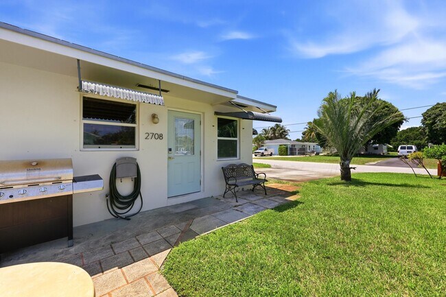 Building Photo - 2708 Hinda Rd