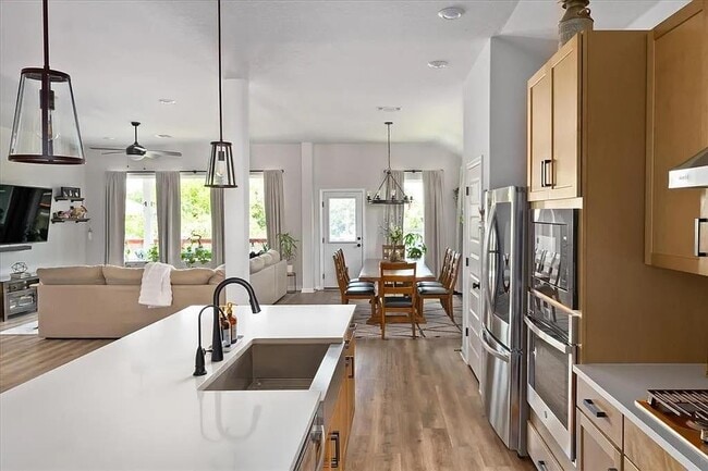 Building Photo - 108 Charles Zanco Dr