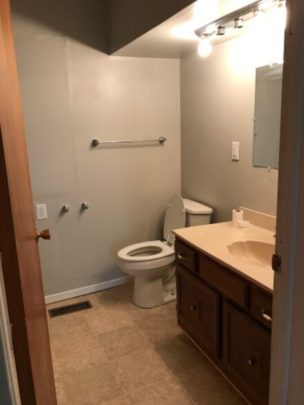 Building Photo - 513 Beechwood Dr