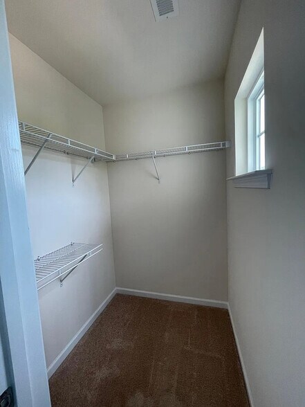 Building Photo - Room in House on Agnew Dr
