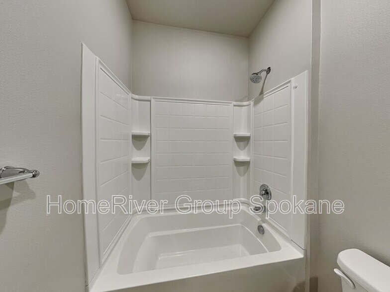 Building Photo - 5820 W Yorktown Ln