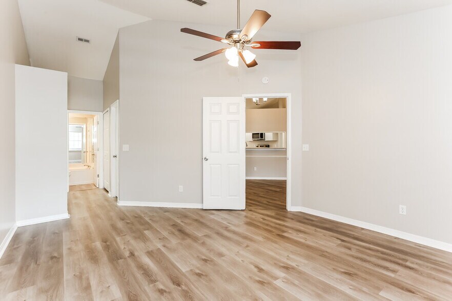 Building Photo - 8181 Loch Lomond Ln