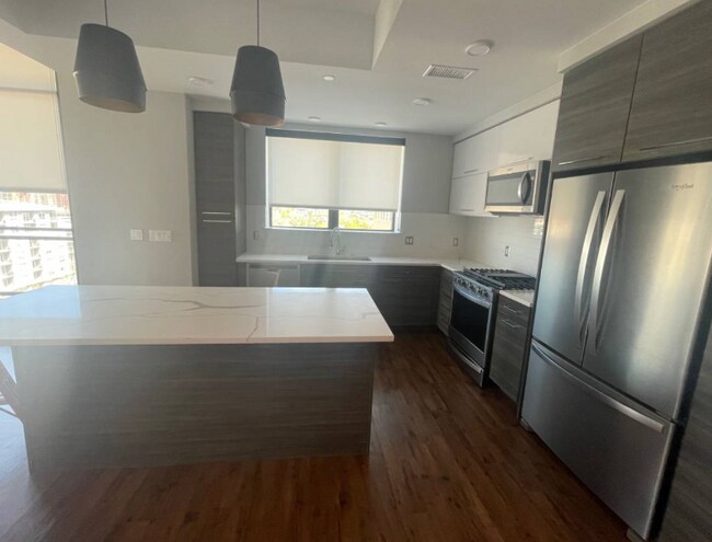 Building Photo - 1045 Lincoln St