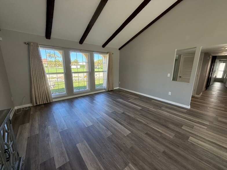 Building Photo - 381 Ortega Ln