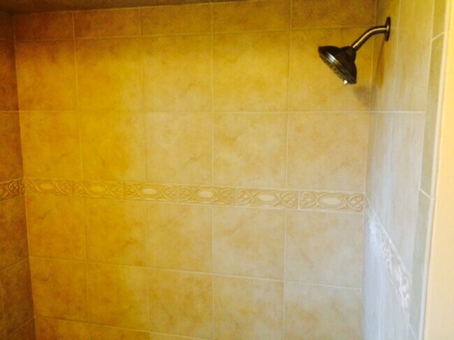 Building Photo - 124 Arlington Cir