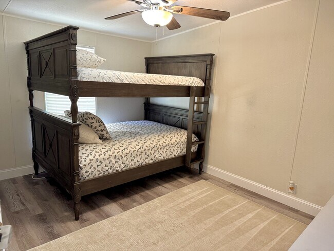 Building Photo - 140 Schofield Ln