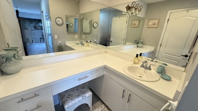 Building Photo - Furnished Short Term Rental