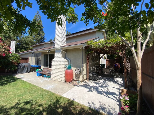 Building Photo - Beautiful Home w/SOLAR & Central A/C!