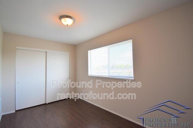 Building Photo - 736 NE 94th Ave