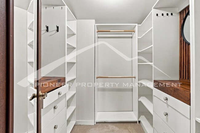 Building Photo - 2598 S Vaughn Way