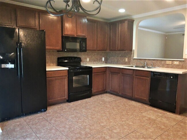 Building Photo - Well Maintained 3 Bedroom Home in Converse