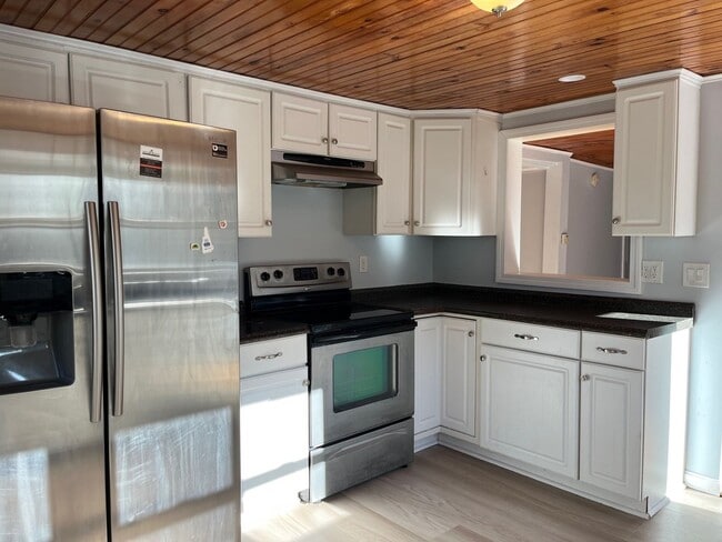 Building Photo - Electricity included!  3 Bedroom Home with...