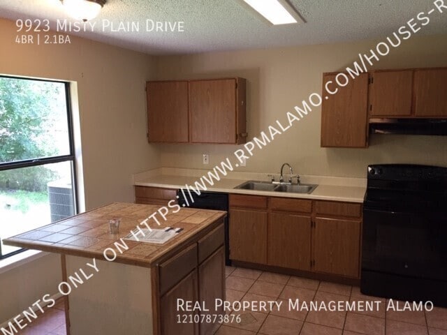 Building Photo - 9923 Misty Plain Dr