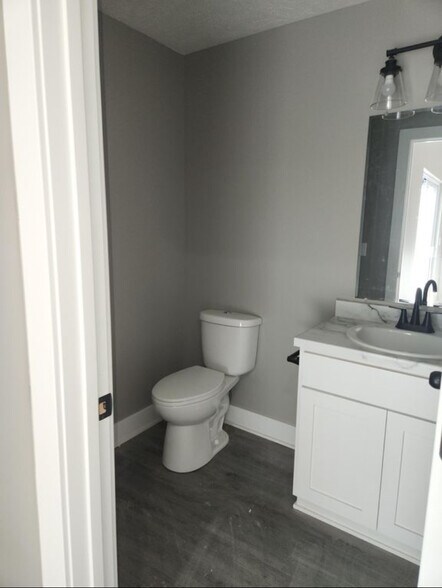 Building Photo - 2005 Franklin St