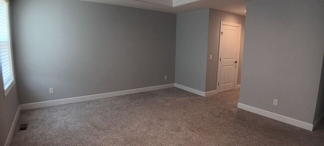 Building Photo - Heron's Landing 4 BD/ 3BTH Available May 14th