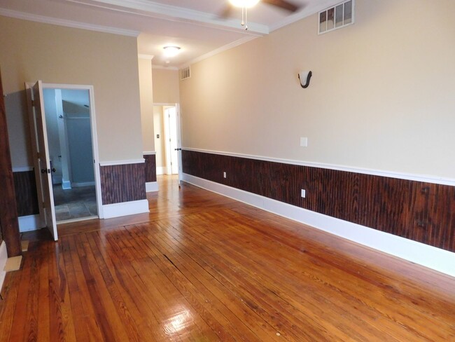 Building Photo - 216 Middle St