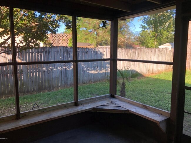 Building Photo - 1323 Solar Cir