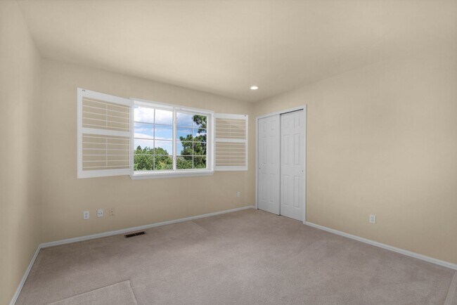 Building Photo - 2420 Regal View Ct