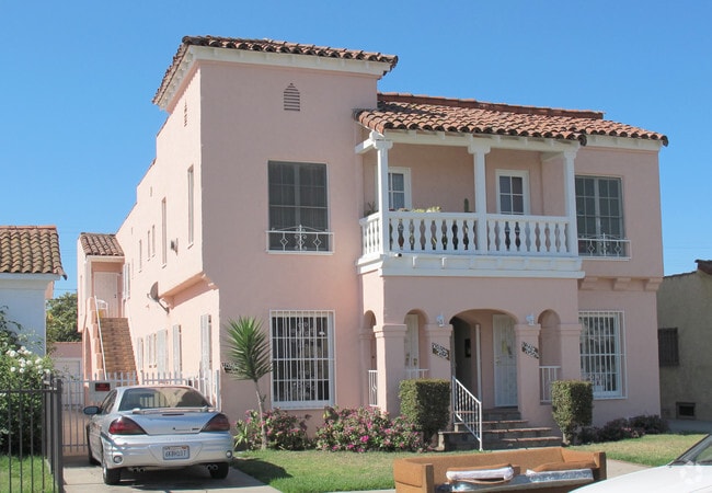 Building Photo - 1020 W 64th St