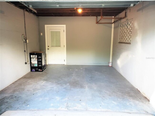 Building Photo - 707 S Lois Ave