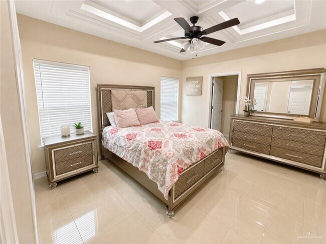Building Photo - 13 E Imperial Oaks Dr