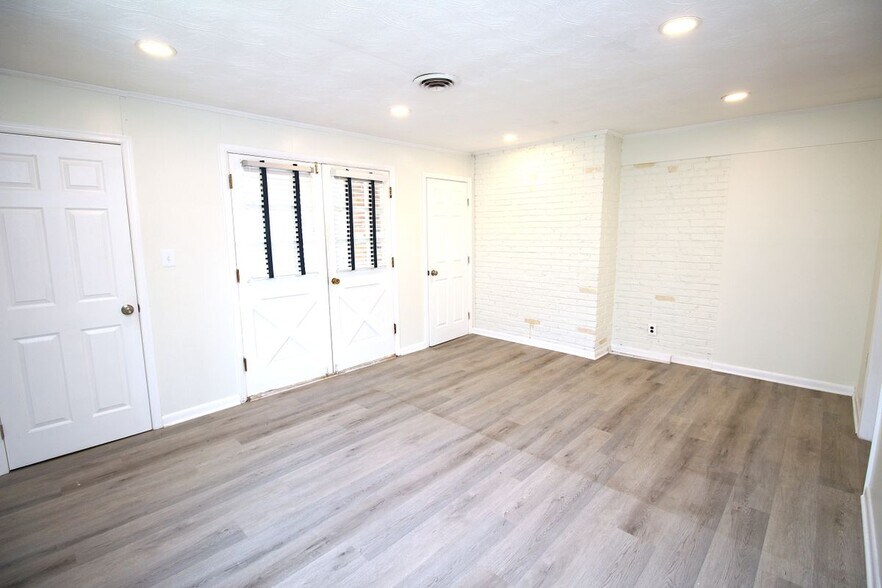 Building Photo - 11703 Caplinger Rd