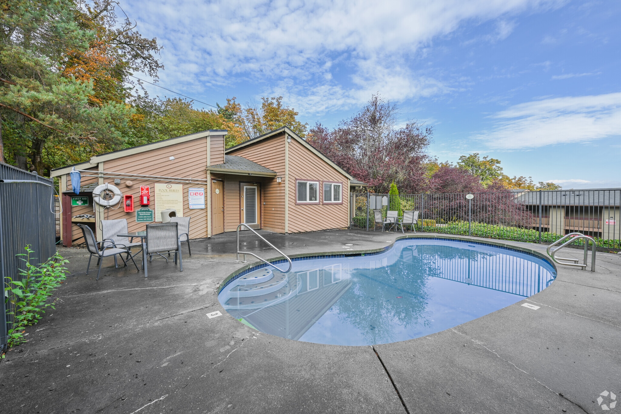 Pool - Veranda Green Apartments