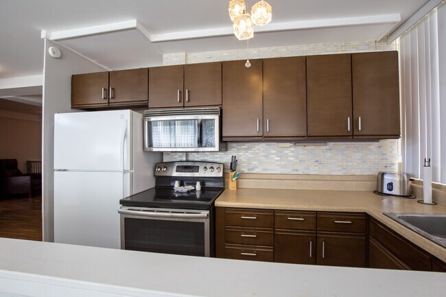Kitchen - 2500 Kalakaua Ave