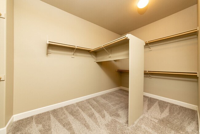 Building Photo - 5bd/3ba, 3969 sq ft Home in Gated Community in Vista!