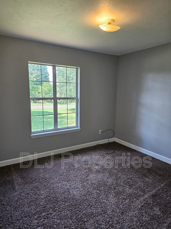 Building Photo - 546 Betty Lou Dr
