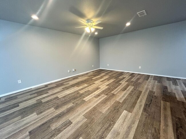 Building Photo - 1107 N Englewood Ave