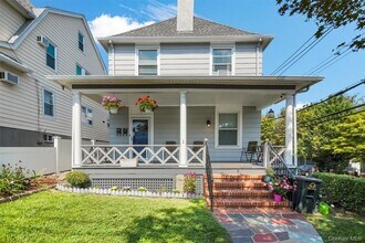 Building Photo - 1 Bayview Ave