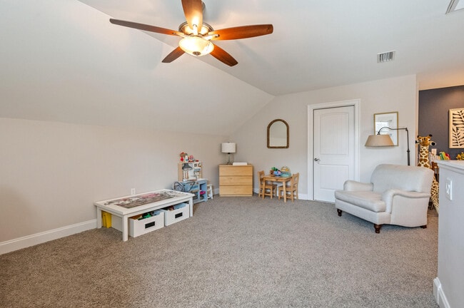 Building Photo - 903 Tadpole Ave