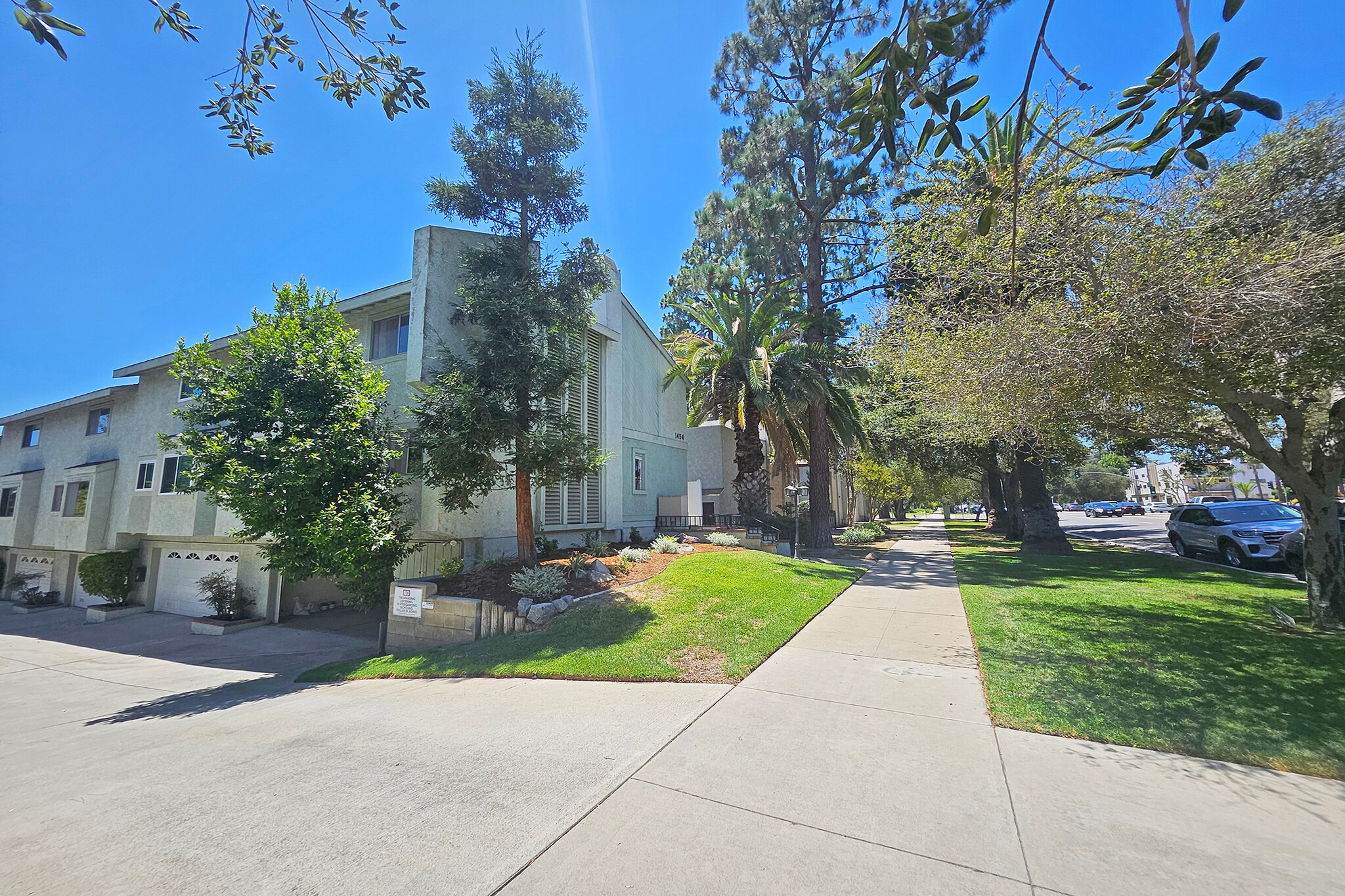Building Photo - 1454 E Orange Grove Blvd