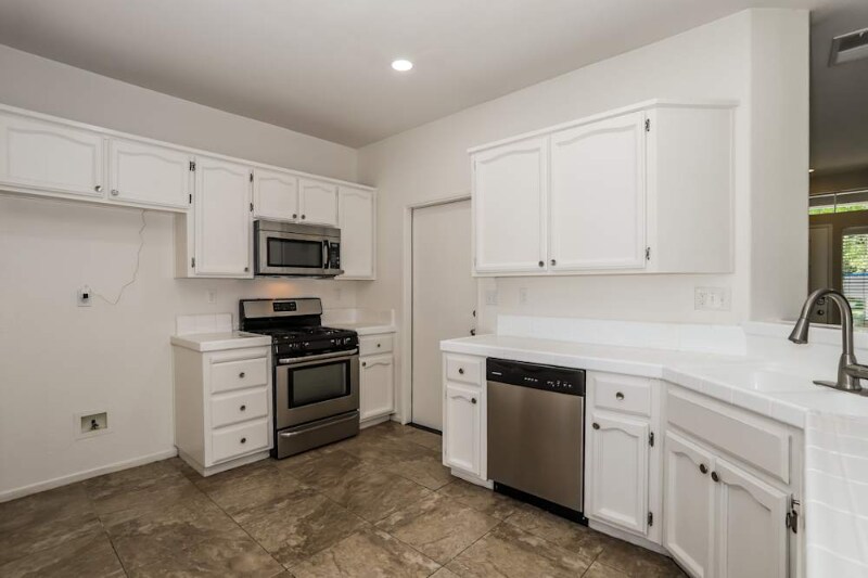 Building Photo - 9396 Lakepoint Dr