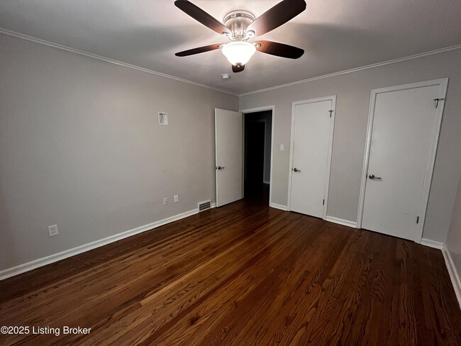 Building Photo - 607 Southview Dr