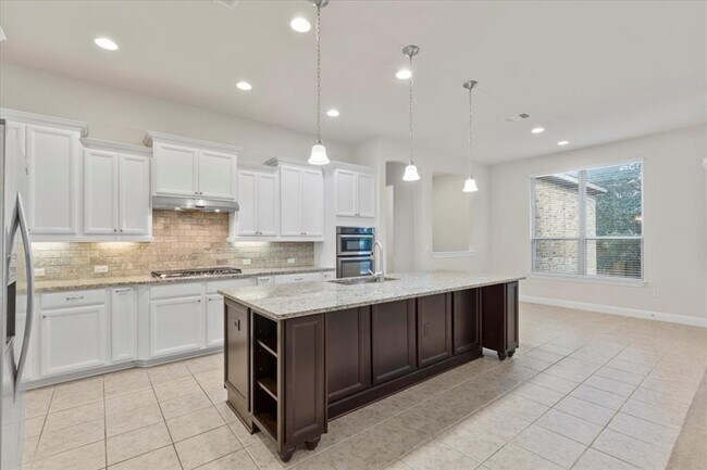 Building Photo - 10112 Lavon Bend
