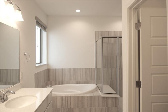 Building Photo - 11720 Reindeer Dr