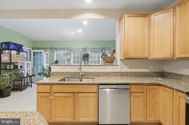 Building Photo - 6914 S Dewey Ct