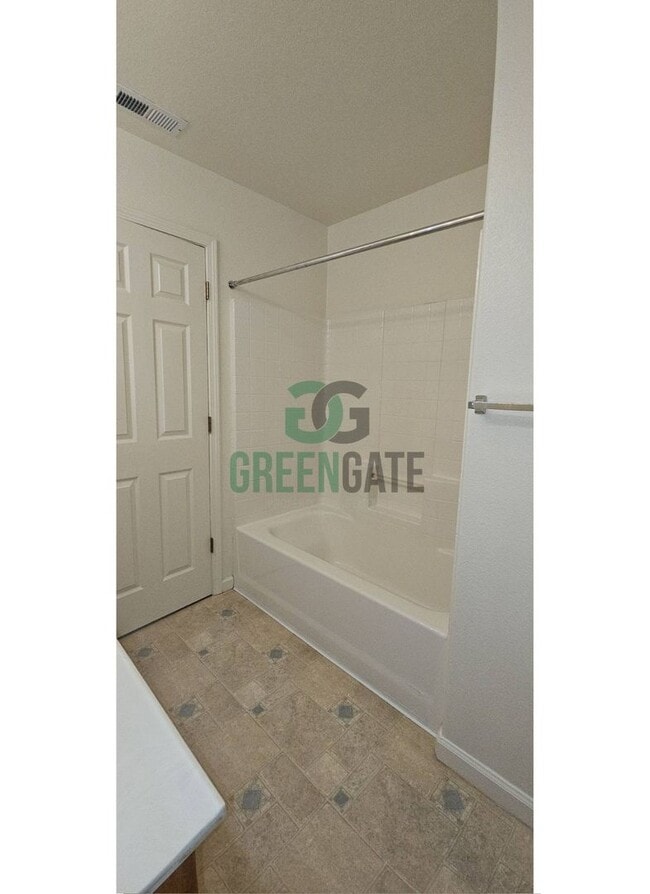 Building Photo - Beautiful 4 Bedroom, 3 Bathroom Home in Tr...