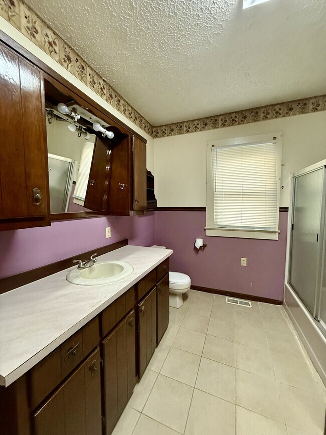 Building Photo - 2703 Old Spartanburg Rd