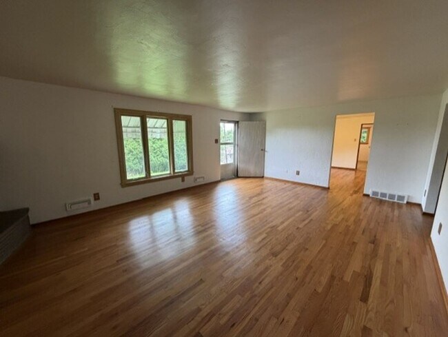 Building Photo - Beautiful Home for Rent