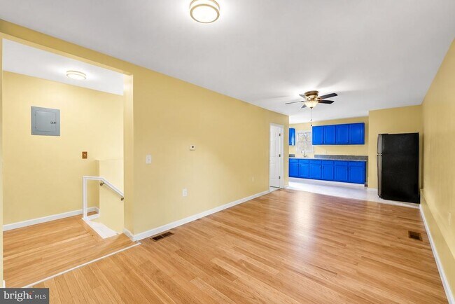 Building Photo - 565 Lamberton St
