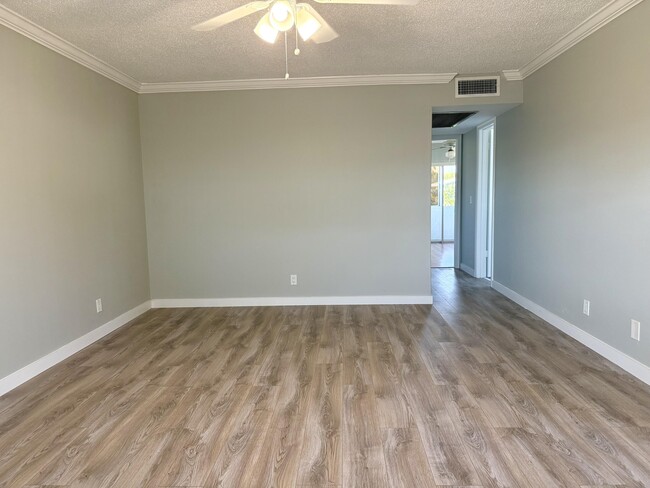 Building Photo - 68 Sussex E