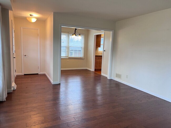 Building Photo - East Grand Rapids schools! 4 Bedroom Home