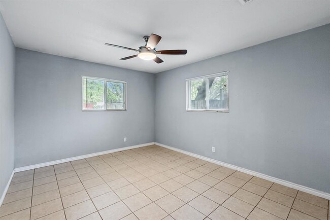 Building Photo - 5803 Wellington Dr